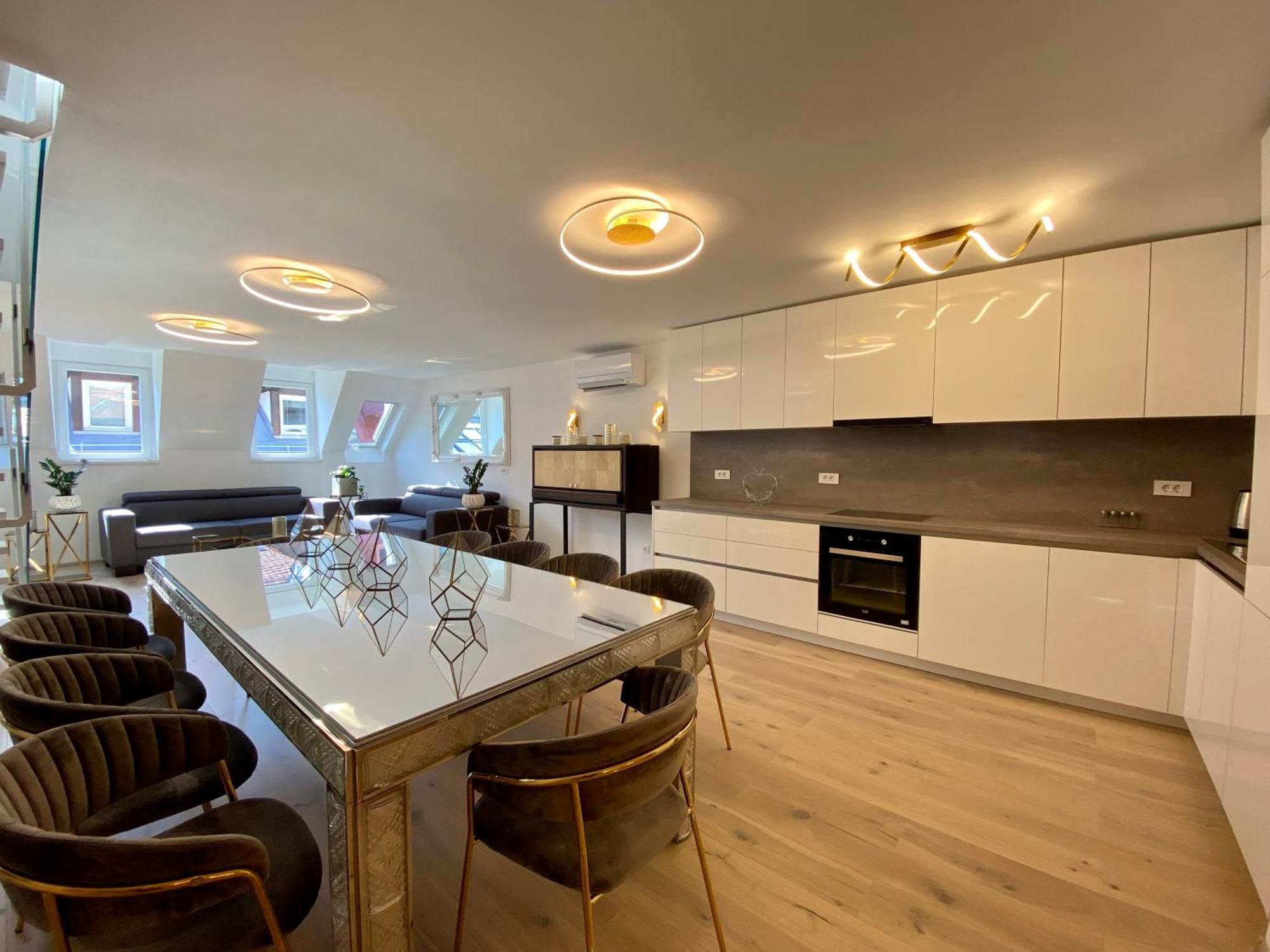 Ab Ljubljana - The Princess Castle Triplex ภายนอก รูปภาพ