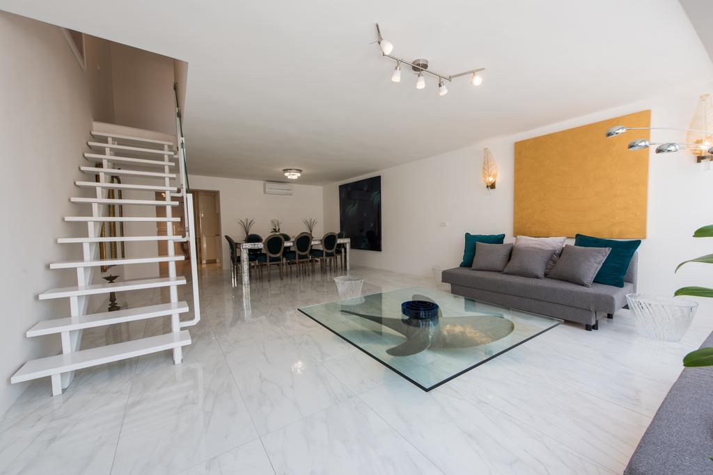 Ab Ljubljana - The Princess Castle Triplex ภายนอก รูปภาพ